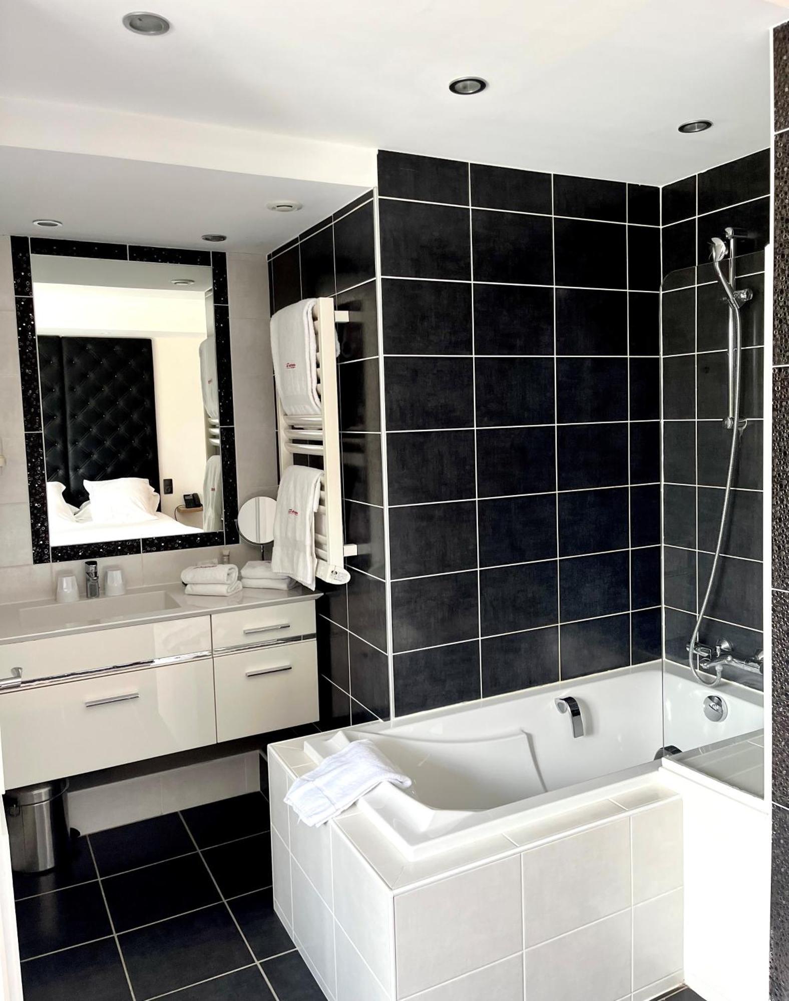 Les Maritonnes Parc&vignoble Hotel